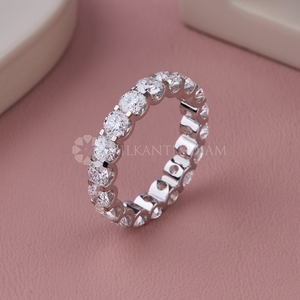 Bague élégante en or blanc avec diamants créés en laboratoire, coupe ronde, pour femme, provenant d'un fournisseur indien. - Product Image 2