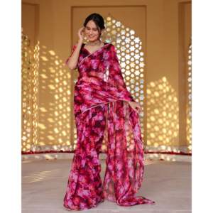 Robe de mariée élégante et chic, de créateur, à manches courtes, col en V, imprimé floral, en mousseline de soie, longueur ras du sol, style traditionnel indien - Product Image 1