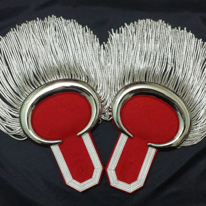 Epaulettes de marinero con base trasera de fieltro negro de 10 mm, trenzado de alambre metálico para hombro, bordado hecho a mano, personalizables - Product Image 1