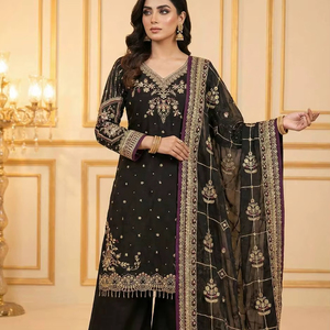 Lehenga Choli en satin pakistanais pour femmes, robe de soirée indienne et pakistanaise pas chère, fabriquée à partir de matériaux recyclés pour la fête de mariage. - Product Image 1