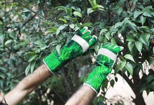 Vente en gros Gants en cuir PVC avec imprimé floral personnalisés taille XL imperméables résistants aux coupures pour les travaux de jardinage pour les dames et les enfants - Product Image 5