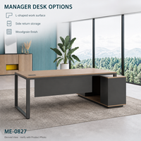 Bureau de direction moderne en forme de L avec plateau en bois clair, cadre en boucle anthracite et armoire de rangement latérale, usage commercial