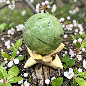 Esferas de cristal de prehnita de alta calidad al por mayor, bolas de piedras preciosas de cuarzo verde natural para meditación y decoración del hogar - Product Image 6