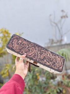 Estuche de cuero artesanal resistente al calor para rizador de pelo, estilo western, organizador perfecto para herramientas de peluquería. - Product Image 4