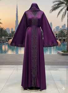 Abaya élégante en satin de soie violet avec manches cloche, broderie de perles de cristal complexe, robe kaftan à col en V pour mariages et événements formels - Product Image 2