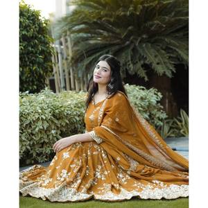 Conjuntos de traje de diseñador para mujer Vestido elegante Anarkali Con parte inferior y hermoso Dupatta - Product Image 5