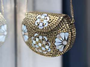 Bolso de Mano Tipo Clutch con Bordado de Mosaico y Cadena Dorada, Diseño Circular Personalizado - Product Image 6