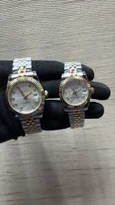 Reloj Deportivo de Lujo Mecánico de Dos Tonos, Edición Limitada de Alta Calidad, Esfera Plateada, Marcadores de Hora con Diamantes, Reloj Moderno con Encanto Empresarial - Product Image 3