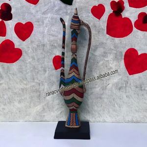 Hecho a mano tradicional Metal Surahi escultura Mesa decoración aluminio Surahi Showpiece en el mejor Parice de exportador y proveedor - Product Image 3