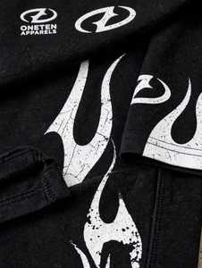 ชุดเสื้อยืดและกางเกงจ็อกเกอร์ผ้าฝ้าย 100% น้ำหนักเบา พิมพ์ลายเปลวไฟสีดำ แห้งเร็ว สำหรับผู้ชาย จาก ONETEN APPARELS สไตล์สตรีทแวร์ คอกลม - Product Image 5