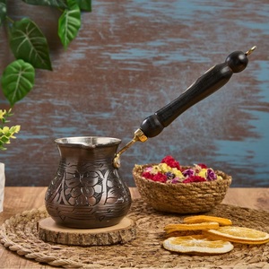 Cafetière artisanale en cuivre, pot à café turc en forme de ventre, avec poignée en bois, design vintage, outil pour café et thé. - Product Image 1