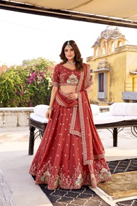 Leranath Fashion Lehenga Choli en Crêpe de Soie, Style Ethnique Indien Traditionnel de Créateur, Broderie de Paillettes, Matériaux Recyclés, Longueur Ras du Sol - Product Image 2