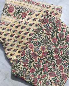 Tissu en pur coton imprimé à la main avec des teintures végétales naturelles, léger et doux, pour robes et couvertures pour femmes, vendu au mètre. - Product Image 1