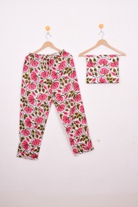 Conjunto de Pijama para Mujer con Estampado Artesanal, Cuello Redondo, Manga Tres Cuartos, Cierre de Botones, Ropa de Dormir de Verano - Product Image 4