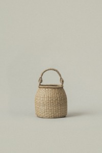 Seagrass <b>basket</b> with handle Handmade <b>Storage</b> <b>Basket</b> Wholesale eco-friendly Made in Viet Nam - Product Image 1