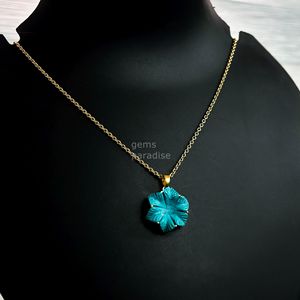 Colgante de Plata de Ley 925 con Turquesa Azul Tallada a Mano en Forma de Flor, Bañado en Oro Vermeil, con Gema de Turquesa Azul, Cristal Tallado a Mano, Venta al por Mayor - Product Image 5