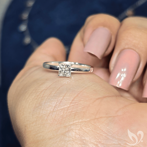 Bague de fiançailles solitaire en diamant de laboratoire taille princesse 0,50 CT en or massif 18 carats |   Bague d'anniversaire de mariage certifiée IGI - Product Image 2