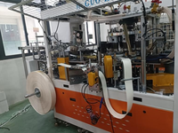 Machine à fabriquer des gobelets en papier entièrement automatique QiChen 130 Speed à prix avantageux avec moteur et pompe, différentes tailles et couleurs de gobelets