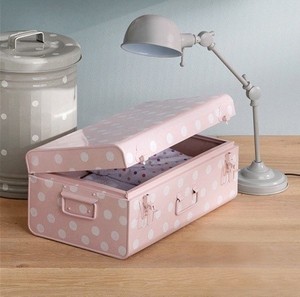 Baúl de Almacenamiento de Acero Gris con Herrajes en Oro Rosa para una Solución de Organización del Hogar Contemporánea - Product Image 2