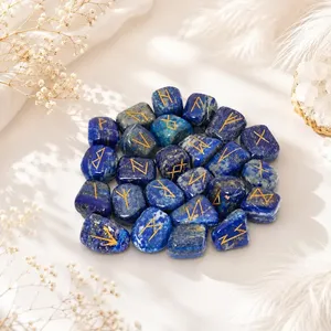 Ensemble de runes en lapis-lazuli |   Pierres runiques Elder Futhark |   Kit de divination nordique |   Pochette en velours et carte de runes - Product Image 5