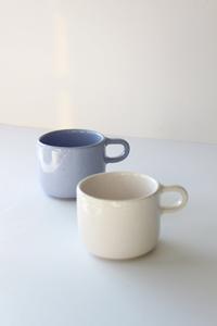 Juego de Tazas de Café de Cerámica Moderna con Esmalte de Colores Vibrantes, Forma Compacta, Asa Fácil de Agarrar, Construcción de Pared Gruesa y Duradera para el Té Diario - Product Image 4