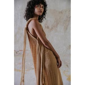 Robe fourreau asymétrique plissée longue fendue taille haute sans manches couleur unie coupe élégante taille naturelle 100% coton pour l'été - Product Image 4
