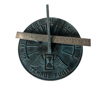 Reloj de Sol de Metal Pulido Grabado - TEMPUS FUGIT - Reloj de Jardín Moderno de Bronce Envejecido - Product Image 4