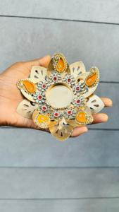 Support de bougie décoratif artisanal en forme de lotus doré, style indien traditionnel Meenakari, avec plateau floral Diya pour Diwali - Product Image 2