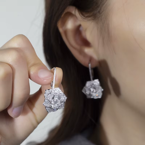 Boucles d'oreilles en or blanc avec diamants ronds taille brillant couleur D certifiées IGI, bijoux de luxe pour femme pour mariage - Product Image 6