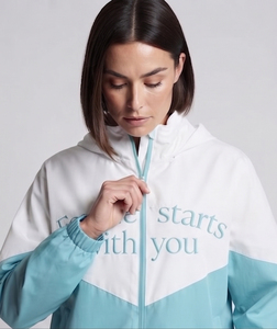 Veste de pluie imperméable pour femme à manches longues avec fermeture éclair, coupe-vent à capuche, idéale pour l'extérieur en été - Product Image 3