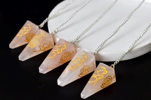 Vente en gros de cristaux et pierres de quartz rose facettés pour la guérison énergétique Reiki et pendules de radiesthésie - Product Image 5