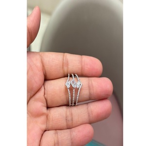 Anillo de circonita con acabado plateado de calidad premium y a la moda para ocasiones, fiestas y bodas, colección para mujeres y niñas. - Product Image 1