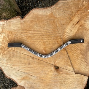 Bridon équestre en cuir de qualité supérieure avec frontale ornée de cristaux, rembourrage doux, personnalisable, équipement équestre. - Product Image 4
