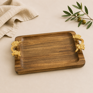 Bandeja de servir hecha a mano de madera de mango natural con elegantes asas florales de latón dorado, bandeja decorativa rectangular para restaurante. - Product Image 4
