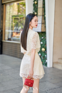 Ensemble deux pièces pour femmes, haut court à manches bouffantes en dentelle et mini-jupe MILA Vietnam VIVI KA, décontracté, 100% polyester, coupe classique - Product Image 4