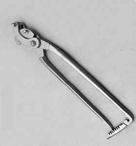 Pinza emasculadora manual de acero inoxidable con trinquete de triple acción para instrumentos veterinarios, portaagujas - Product Image 3