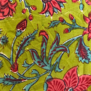 Tissu en coton imprimé à la main – Motif floral audacieux sur fond vert lime |   Vente en gros de textiles indiens - Product Image 3