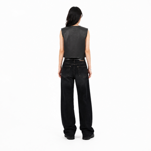 Chaleco de Cuero de Búfalo Desgastado Premium Personalizado, Chaleco Corto de Estilo Urbano para Mujer, Fabricante OEM de Sialkot - Product Image 2