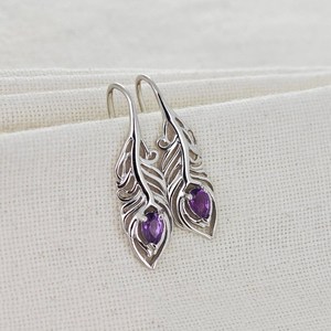 Pendientes de Plata de Ley con Amatista y Pluma de Pavo Real, Joyería de Piedra de Nacimiento de Febrero - Product Image 1