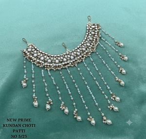 Bijou de tête de mariée indien traditionnel CZ Choti Patti en gros, avec pampilles perlées multi-brins, ornement capillaire de mariage - Product Image 6