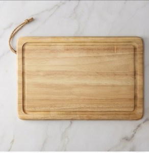 Planche à découper rectangulaire en bois avec rainure pour les jus et boucle de suspension pour la cuisine - Product Image 1
