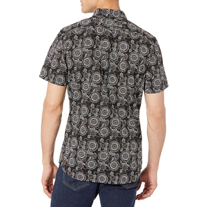 เสื้อเชิ้ตแขนสั้นสีดำสำหรับผู้ชาย ลายวงกลมสีขาวและสีน้ำตาล ปกเสื้อพับได้ เหมาะสำหรับใส่ในฤดูร้อน ผลิตจากโพลีเอสเตอร์ ระบายอากาศได้ดี - Product Image 3