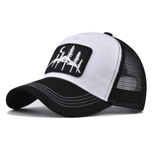 Gorra Trucker de Malla Blanca y Negra con Parche de Camping, Gorra de Béisbol Transpirable con Cierre a Presión, Gorras Trucker Bordadas Personalizadas - Product Image 1