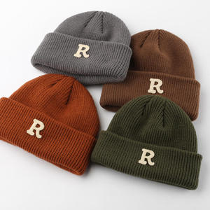 Gorro de Punto Acanalado Amarillo 100% Algodón con Logotipo R Bordado, Gorro de Invierno Unisex de Estilo Casual - Product Image 2