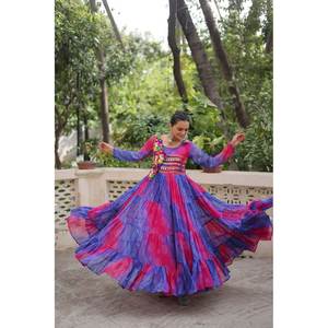 Robe traditionnelle chinoise spéciale Navratri avec superbe travail de patchwork - Product Image 6