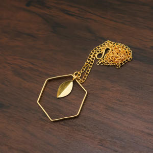 สร้อยคอชุบทอง 18k รูปทรงเรขาคณิตพร้อมจี้รูปใบไม้ – เครื่องประดับสไตล์มินิมอลสำหรับทุกวัน - Product Image 6