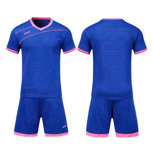 เสื้อฟุตบอลสีพื้นยอดนิยมปี 2026 ผ้าโพลีเอสเตอร์ 100% คอวี แห้งเร็ว ชุดฟุตบอลสำหรับผู้ชาย - Product Image 4