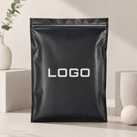 Sacs à fermeture éclair en PE mat personnalisés pour vêtements, emballage écologique réutilisable et imperméable avec logo imprimé pour le commerce électronique