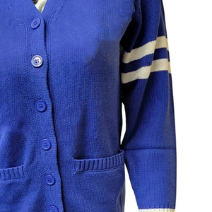 Nouveau cardigan bleu personnalisé à col en V, manches longues, tricoté avec des poches et des boutons, pour l'automne et l'hiver - Product Image 3