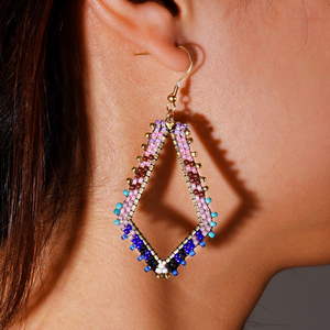 Pendientes Colgantes Tejidos con Cuentas de Color Degradado, Joyería Hecha a Mano para Mujer, Hermosos Regalos para Mamá por MD HANDICRAFTS - Product Image 4